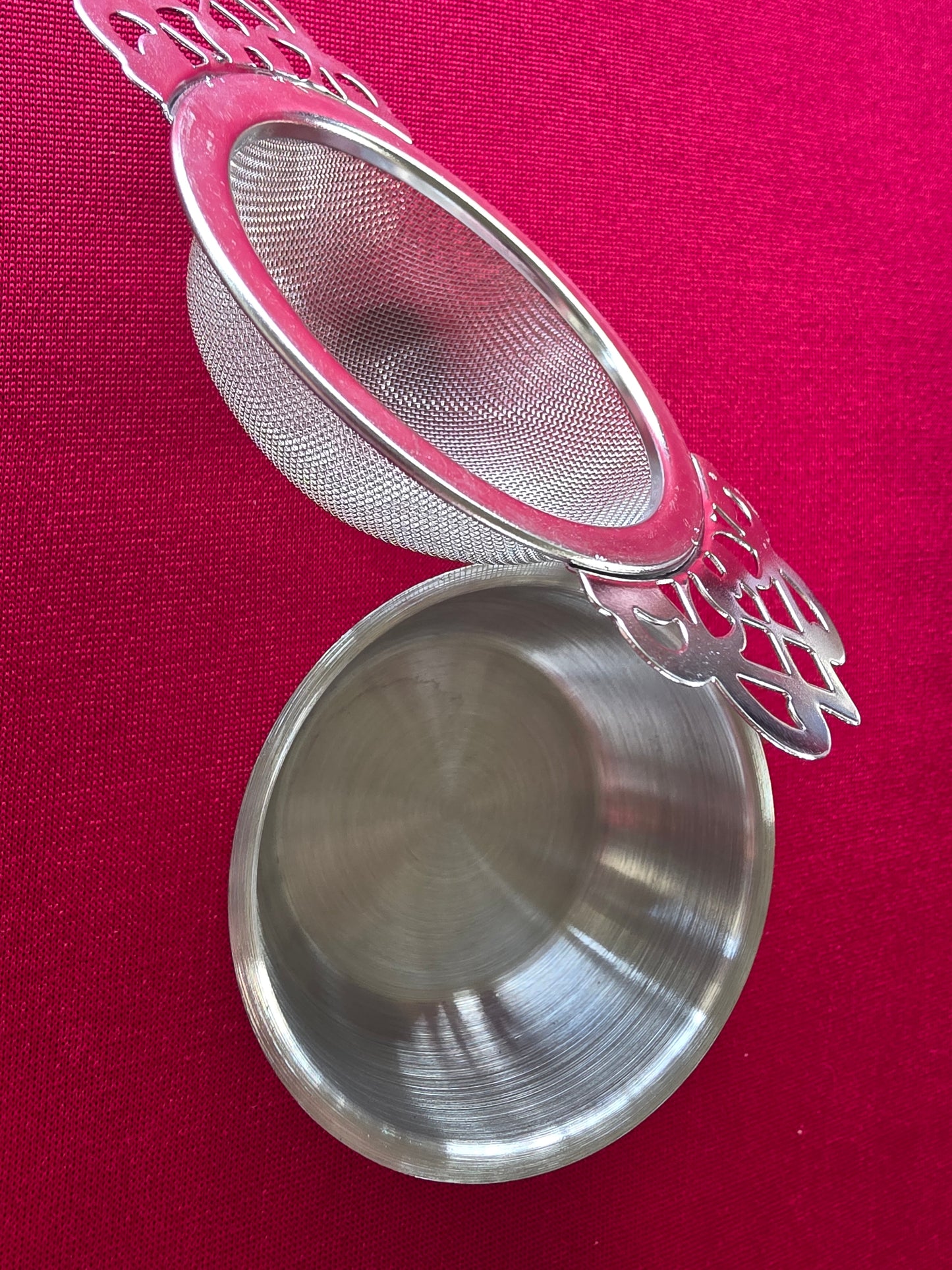 Basket tea strainer