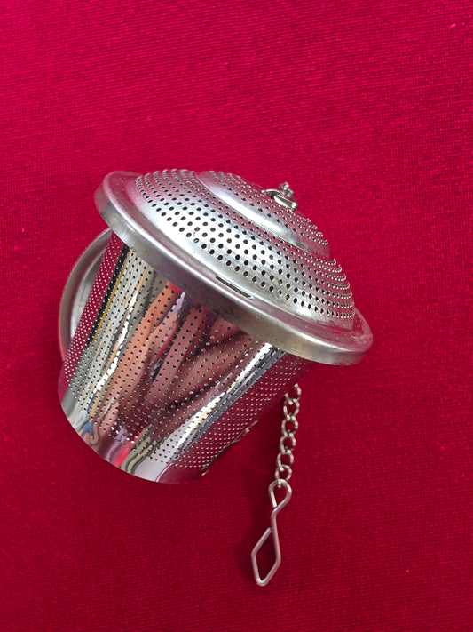 Loose tea strainer closed basket